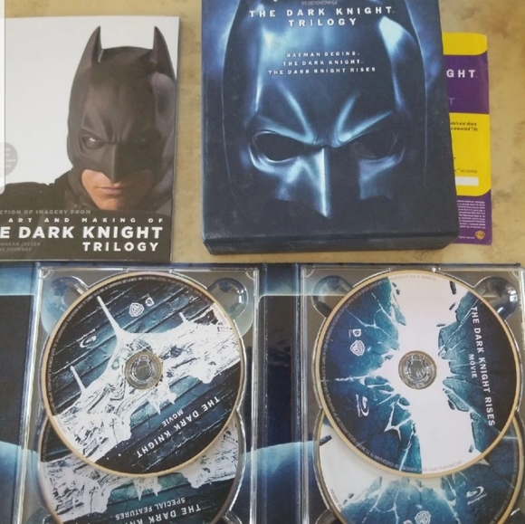 The Dark Knight Trilogy bluray - Picture 1 of 3